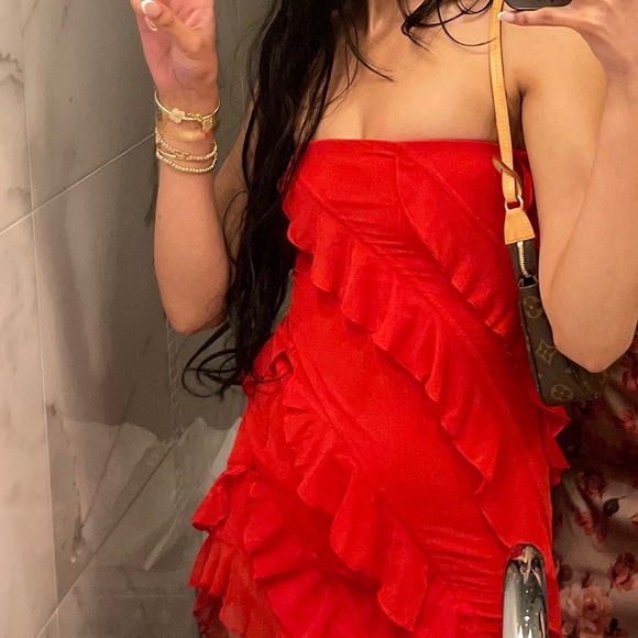 Elegant Red Strapless Dress - Picture 3 of 3